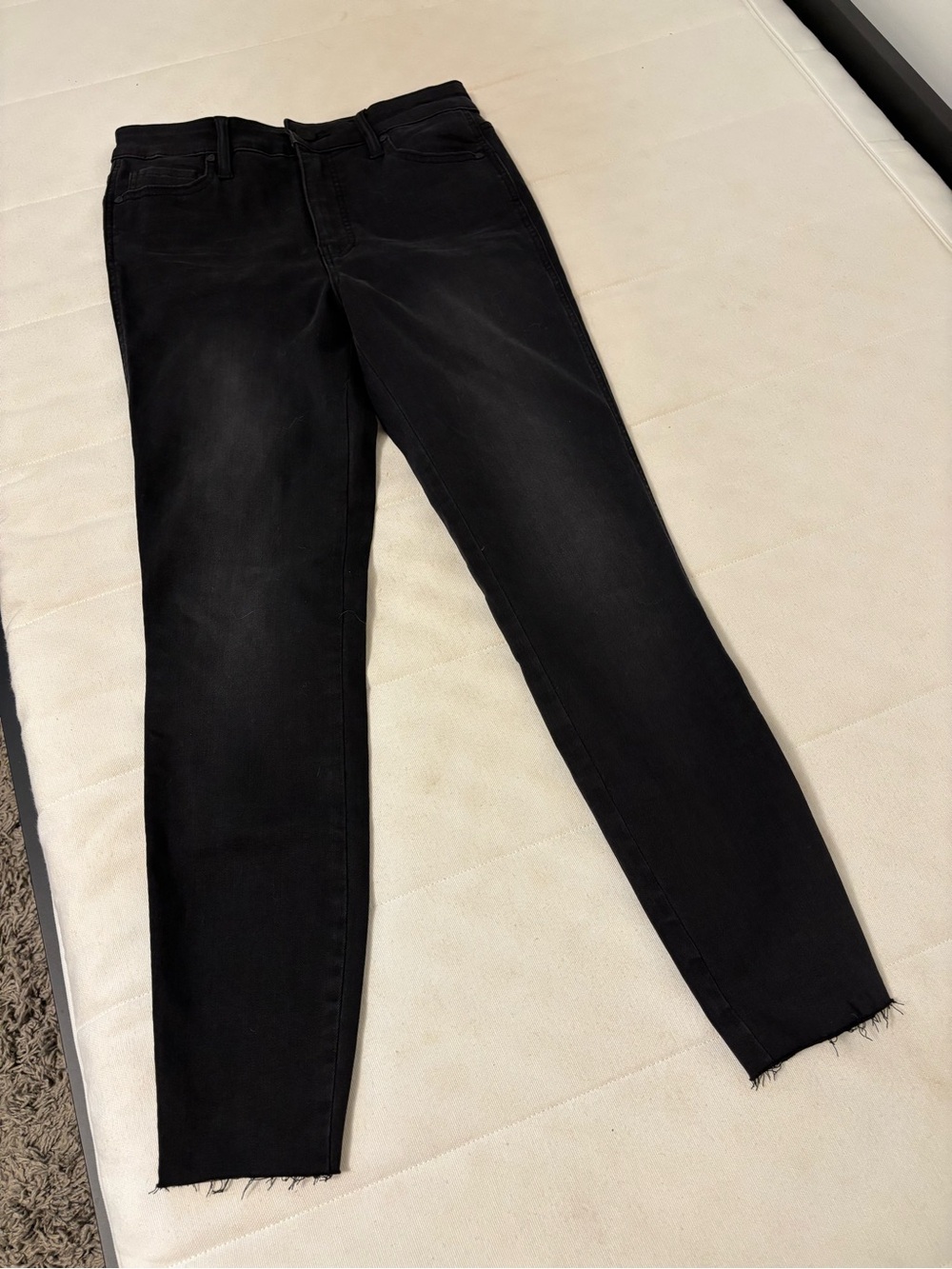 NWOT KUT from the Kloth Black Skinny Jeans with Raw Hem
